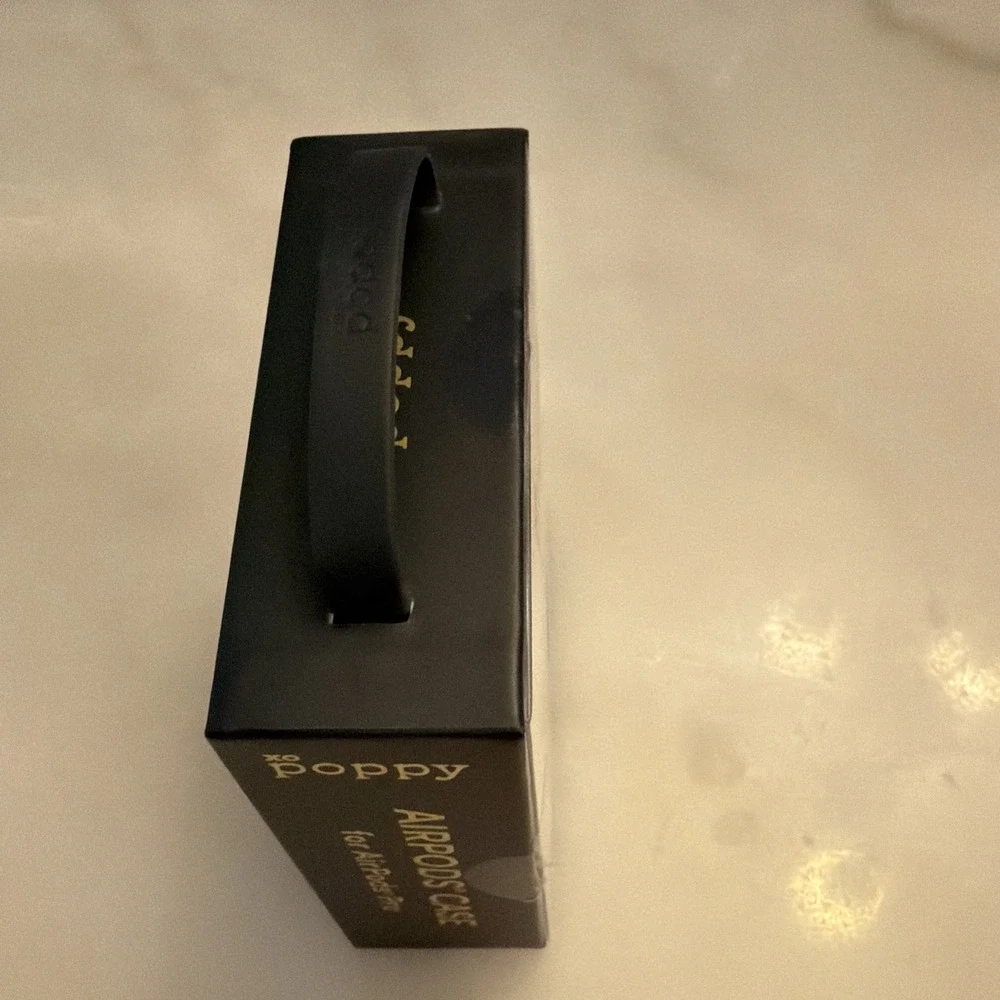 XO Poppy Airpods Case Airpods Pro Black Midnight Soft & Smooth Clip Key Ring NEW